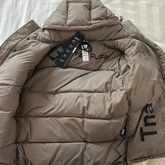 Aritzia The Super Puff - Picture 4 of 6